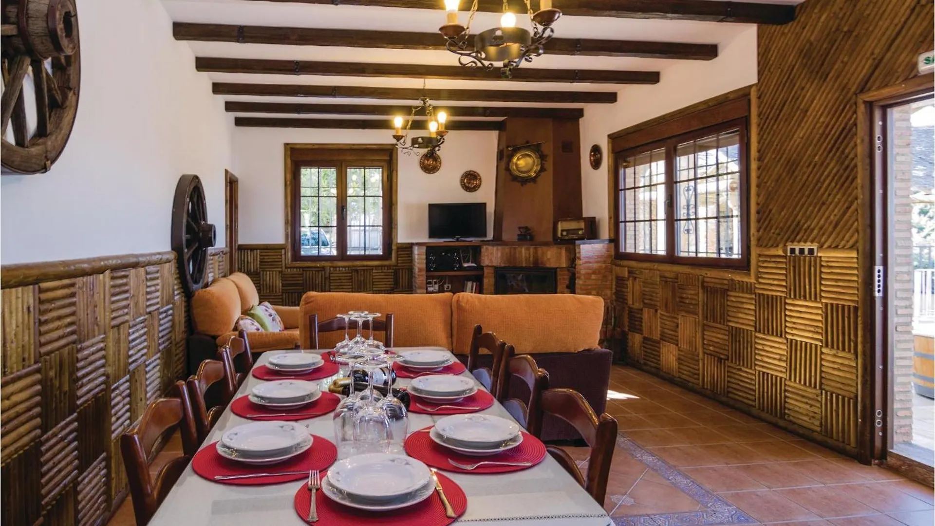 Cozy Home In Iznajar With Kitchen