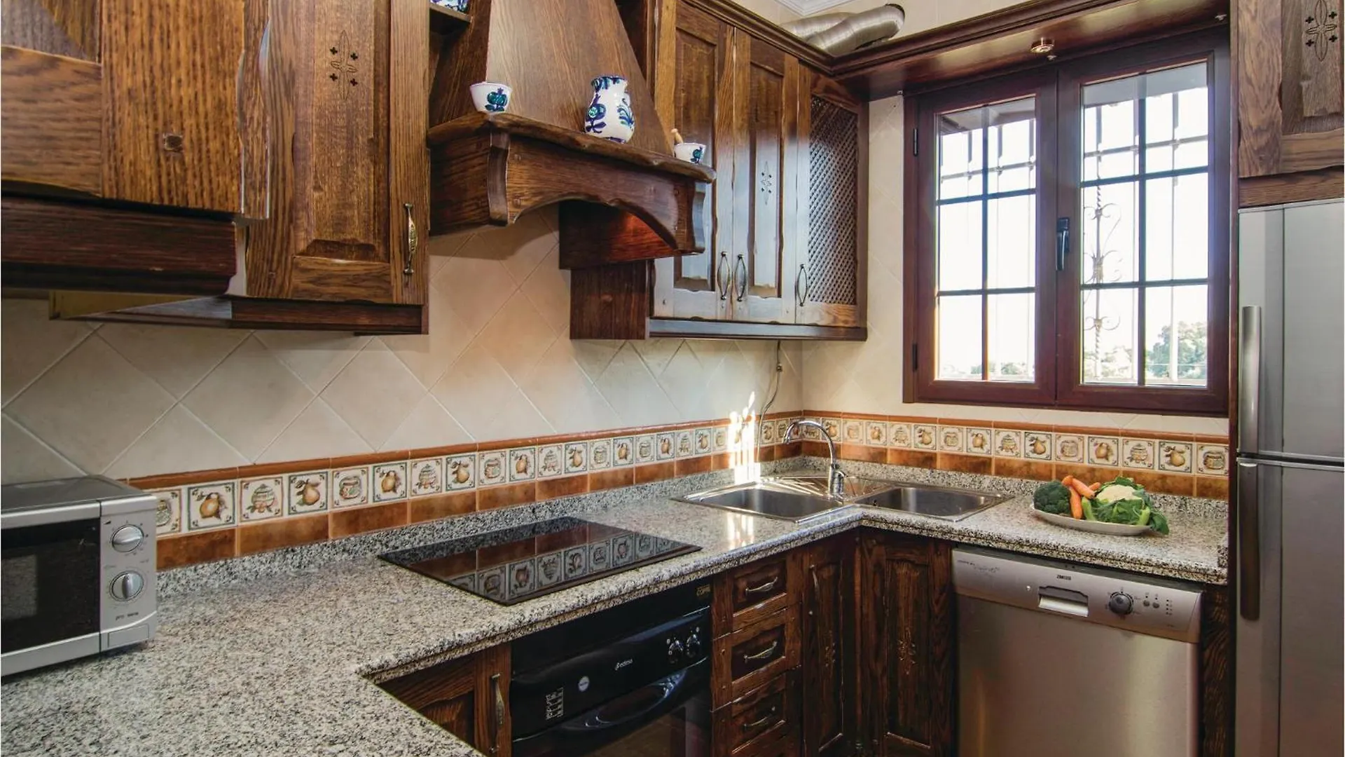 Cozy Home In Iznajar With Kitchen Spain