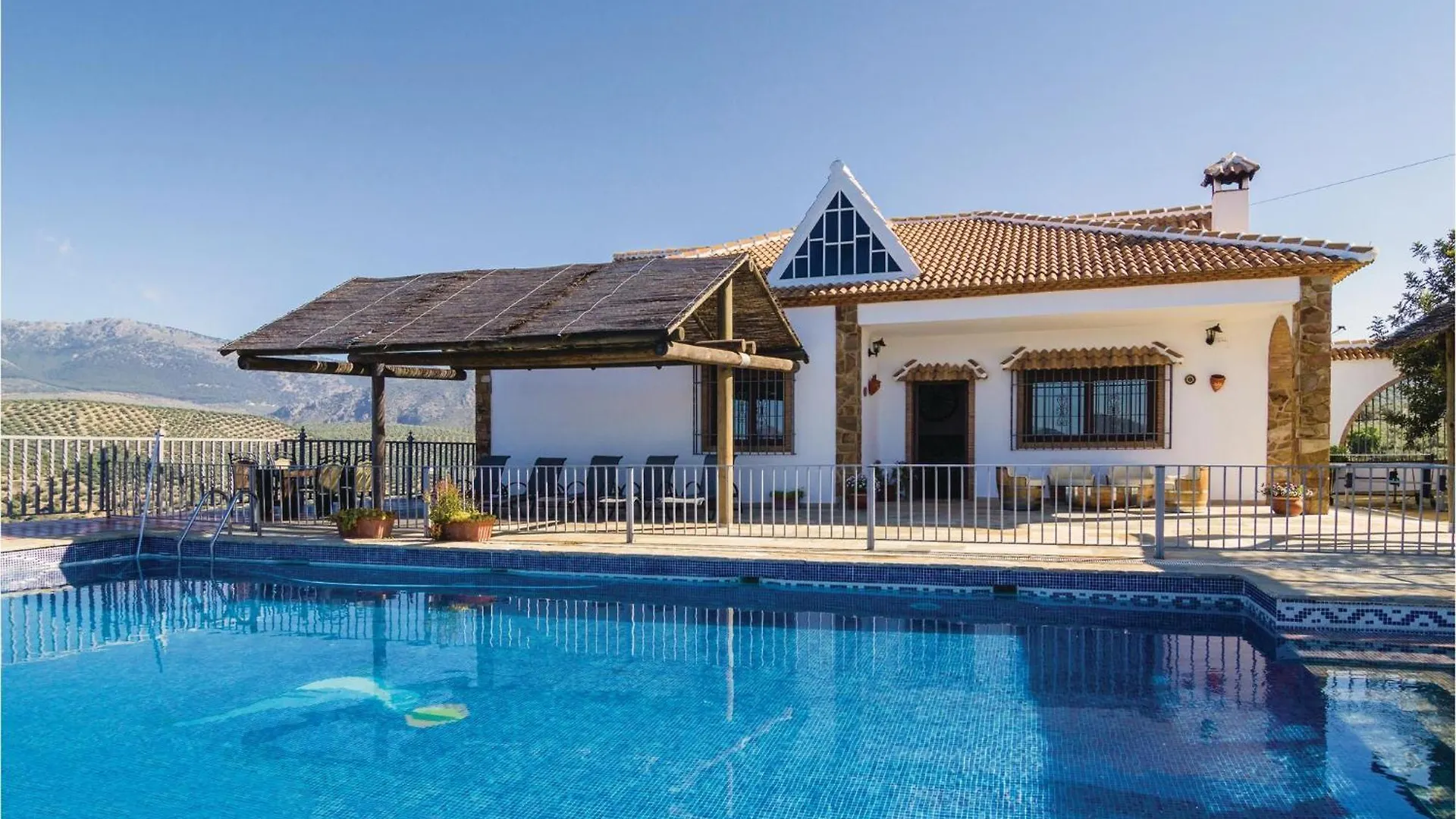 Cozy Home In Iznajar With Kitchen