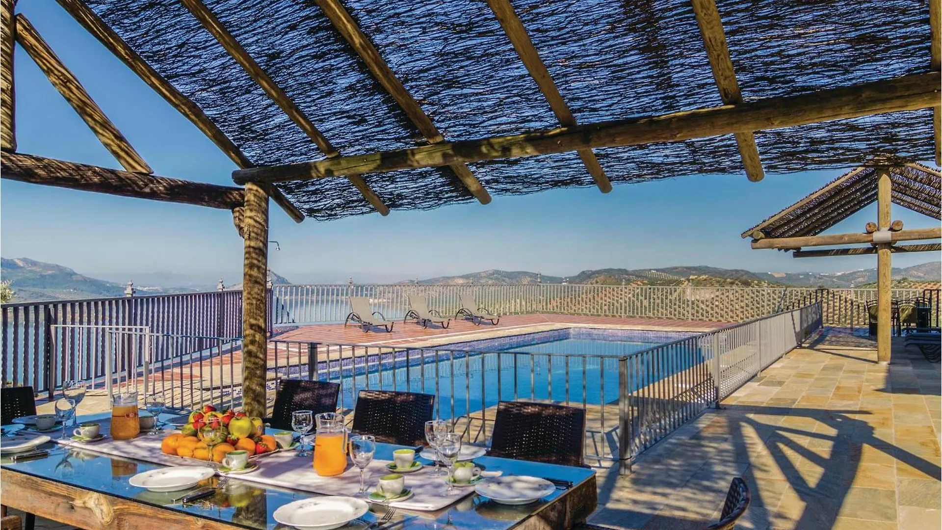 Holiday home Cozy Home In Iznajar With Kitchen