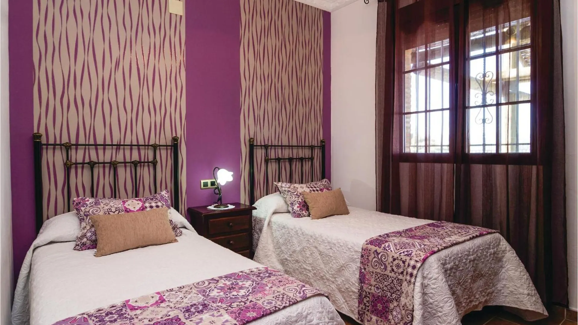 Cozy Home In Iznajar With Kitchen Holiday home
