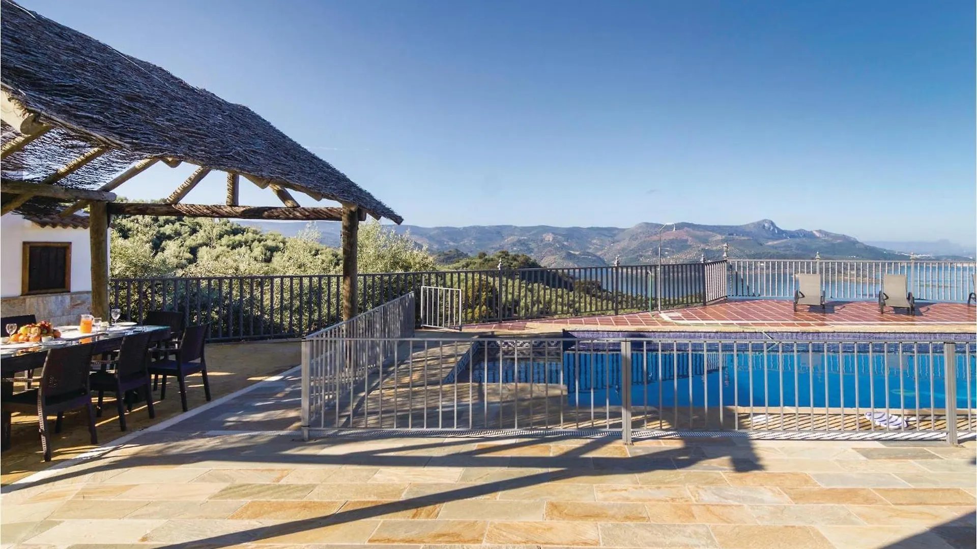 Holiday home Cozy Home In Iznajar With Kitchen