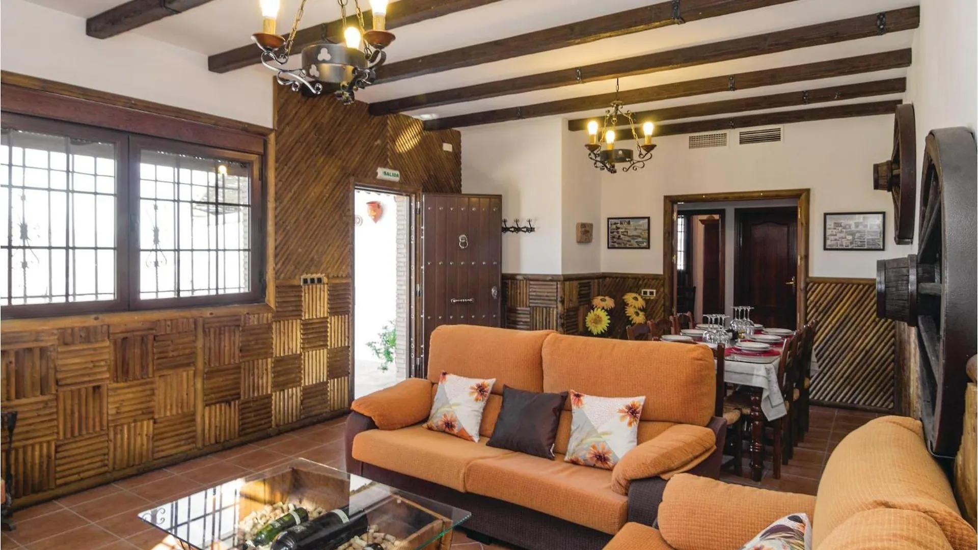 Cozy Home In Iznajar With Kitchen Spanien